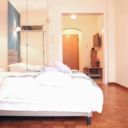 Athens Central 2Bd Apartment At Acropolis Plaka-3